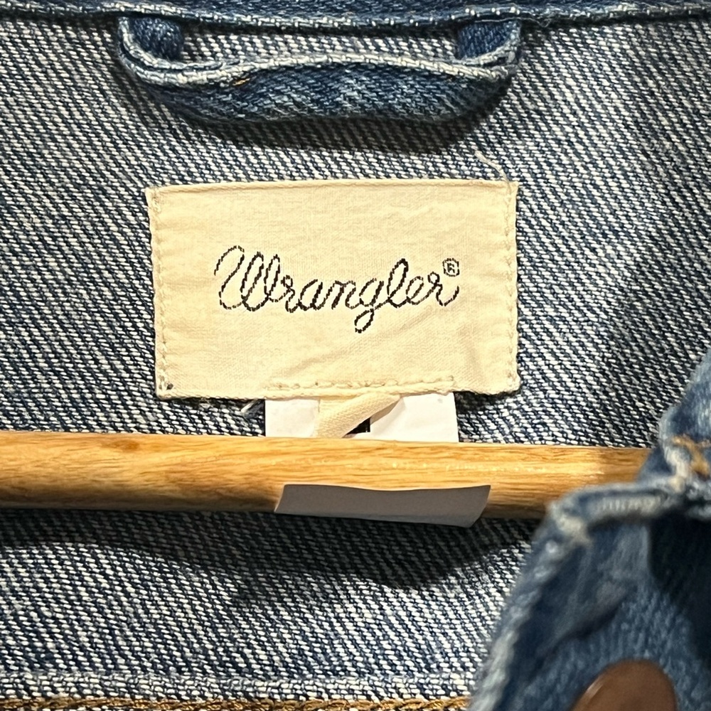 Wrangler Classic Blue Jean Cropped Jacket - Picture 4 of 7